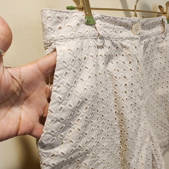 Loft women's cream casual Eyelet cotton shorts size 8 - Picture 4 of 10